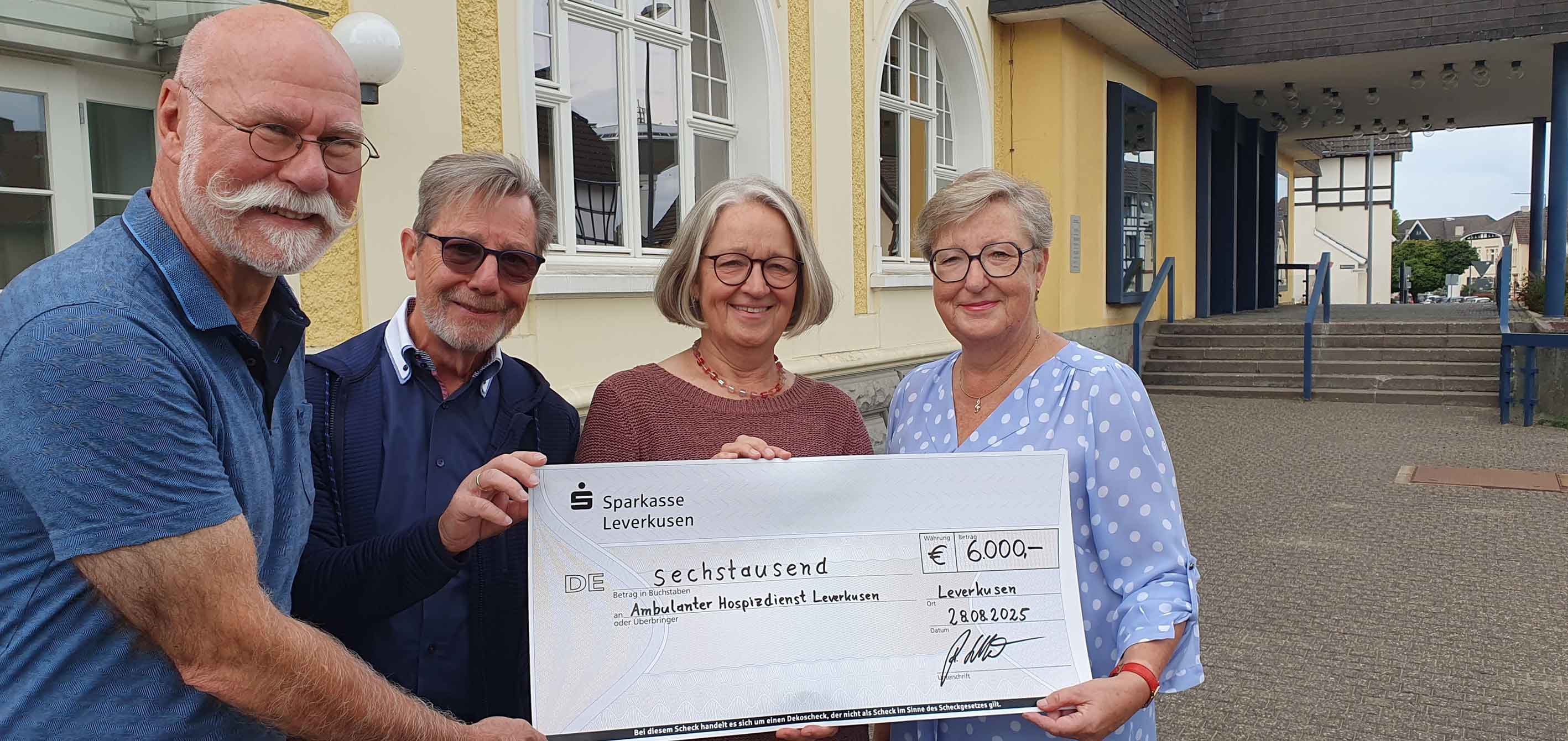 Maennerchor Spende an Hospizverein 1